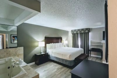 Best Western Eden Prairie Inn jacuzzi