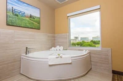 Cambria Hotel Plano Frisco 2