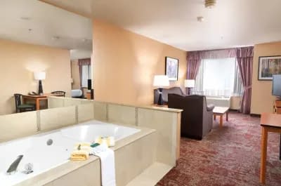 Crystal Inn Hotel & Suites Midvalley jacuzzi