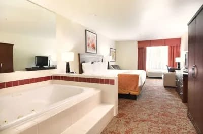 Crystal Inn Hotel & Suites jacuzzi
