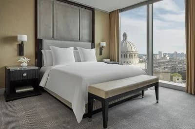 Four Seasons Hotel One Dalton Street 1