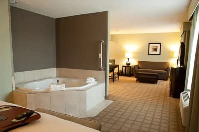 Hampton Inn & Suites Detroit-Canton 4