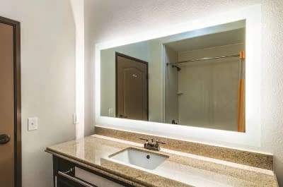 La Quinta Inn & Suites by Wyndham 3