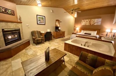 Majestic Mountain Inn jacuzzi