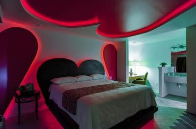 Romantic Inn & Suites 4
